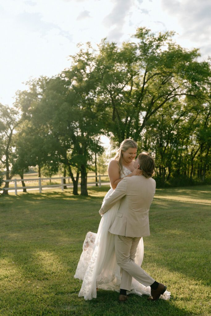 winnipeg sunset with bride and groom 