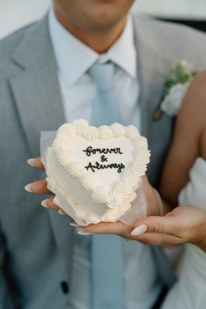 Close up of the small wedding cake detail from Julianna and Cole's White Poplar wedding in Manitoba